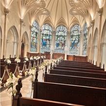 セントグレース大聖堂の画像｜ストーリー性のあるステンドグラス