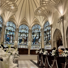 セントグレース大聖堂の画像｜ステンドグラスがクラシカルな雰囲気を出している