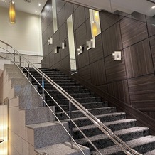 アプローズスクエア 東京迎賓館の画像｜階段を降りた先が披露宴会場