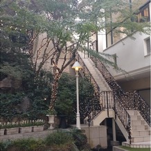 アプローズスクエア 東京迎賓館の画像｜ガーデンには階段で入場もでき、晴れていたら感動する