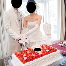 アプローズスクエア 名古屋迎賓館の画像｜ウエディングケーキのケーキ入刀