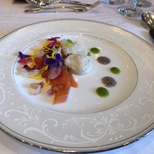 アートグレイス ウエディングシャトーの画像｜食べられるお花の前菜