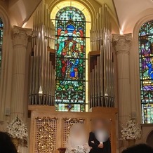 モンサンミッシェル大聖堂　～ザ・ガーデンコート～の画像｜チャペルのステンドグラス