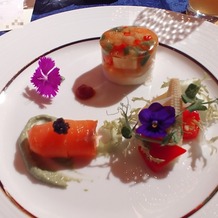 横浜ベイシェラトン ホテル＆タワーズの画像｜ホタテ貝のムースとクリュスタッセ、自家製サーモンマリネとキャビア、野菜のギリシャ風
