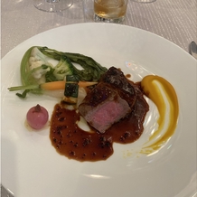 横浜ベイシェラトン ホテル＆タワーズの画像｜国産牛ロース肉のポワレ　トリュフソース　季節の野菜を添えて