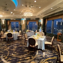 横浜ベイシェラトン ホテル＆タワーズの画像｜夜の「マンハッタンルーム」
上層階で横浜の景色が一望できるきらびやかなお部屋