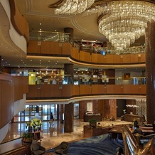 横浜ベイシェラトン ホテル＆タワーズの画像｜ホテルのロビーです。