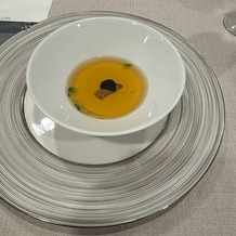横浜ベイシェラトン ホテル＆タワーズの画像｜フォアグラのフラン トリュフ風味のコンソメスープ