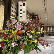 グランド ハイアット 東京の画像｜隣の会場には首相から花が