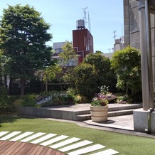グランド ハイアット 東京の画像｜中庭。フラワーシャワーをします。