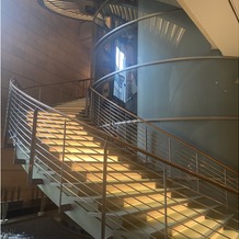 グランド ハイアット 東京の画像｜ロビーから続く螺旋階段