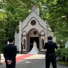 旧軽井沢礼拝堂 旧軽井沢ホテル音羽ノ森の画像｜実際に行われていた式を遠くから拝見しました