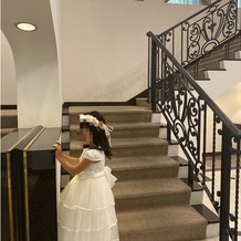 旧軽井沢礼拝堂 旧軽井沢ホテル音羽ノ森の画像｜この螺旋階段で新郎新婦のお写真をとっていて素敵でした！