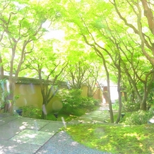 The Private Garden FURIAN 山ノ上迎賓館の画像｜門をくぐったところ