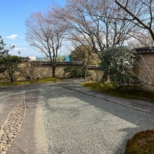 The Private Garden FURIAN 山ノ上迎賓館の画像｜入口から玄関までの道