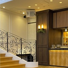 ハミルトンホテル　ＫＡＺＵＳＡの画像｜披露宴会場の階段とドリンクが用意されている場所の一部です