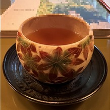 有栖川清水の画像｜ほうじ茶は季節の植物柄で提供しているようです。