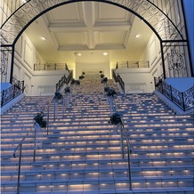 ララシャンス 迎賓館の画像｜外の大階段