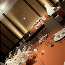 ウェスティンホテル仙台の画像｜試食会会場です。
音楽や照明での演出後に食事が運ばれてきました。
