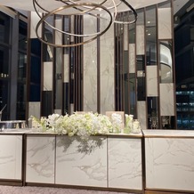 アルモニーアンブラッセ ウエディングホテルの画像｜ナイトウエディング　ライトアップ時の高砂