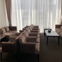 アルモニーアンブラッセ ウエディングホテルの画像｜挙式までの待合室