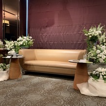 びわ湖大津プリンスホテルの画像｜ソファの周りに飾られたお花が
とっても可愛かったです！