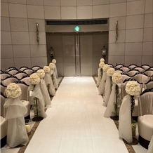 グランドニッコー東京 台場の画像｜個別の席と白基調が印象的