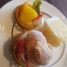 駒ヶ根高原リゾートリンクスの画像｜新郎新婦がデザートを盛り付けてくれました