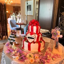 ホテルグランドティアラ南名古屋の画像｜理想通りのプレゼントのようなウエディングケーキ。