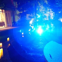 ホテルグランドティアラ南名古屋の画像｜チャペル外のガーデンは夜になるとライトアップされます。披露宴後にも写真を撮っていただけました。