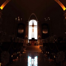 ノートルダム秋田 Notre Dame AKITAの画像｜何通りものライティング調整ができるらしく、キャンドルナイトみたいで幻想的でステキでした！