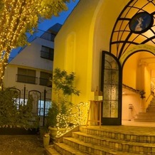 南青山ル・アンジェ教会の画像｜夜はライトアップが綺麗