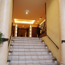 南青山ル・アンジェ教会の画像｜外からの階段