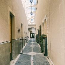 北山ル・アンジェ教会の画像｜ガーデンへ繋がる石造りの道