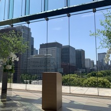 パレスホテル東京（PALACE HOTEL TOKYO）の画像｜チャペルの窓からの景色