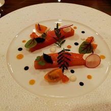 パレスホテル東京（PALACE HOTEL TOKYO）の画像｜サーモンを頂きました。2種類の味を試すことができ、どちらも最高に美味しかったです。
