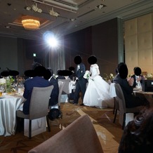 パレスホテル東京（PALACE HOTEL TOKYO）の画像｜披露宴会場。とても広いので、各テーブルの間もすごく空間があり広々としています。