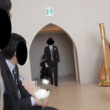パレスホテル東京（PALACE HOTEL TOKYO）の画像｜新郎新婦が入場するところ。