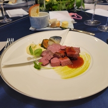パレスホテル東京（PALACE HOTEL TOKYO）の画像｜牛フィレ肉の真空調理 茄子のコンフィ ジャガイモのムースリーヌ グリーンマスタードと山椒