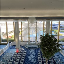 東京ベイ舞浜ホテル ファーストリゾートの画像｜ブライダルサロンから見た挙式会場