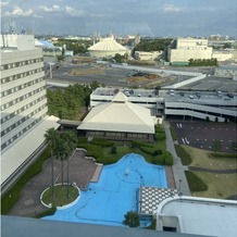 東京ベイ舞浜ホテル ファーストリゾートの画像｜披露宴会場から見えるディズニーランド
