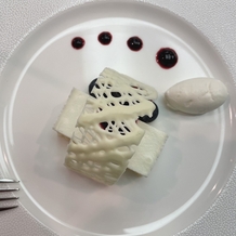 東京ベイ舞浜ホテル ファーストリゾートの画像｜ウェディングドレスをイメージしたコースのデザートを試食できます