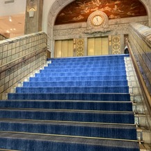 ホテルニューグランドの画像｜メインロビー階段