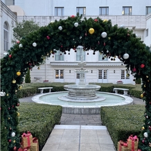 ホテルニューグランドの画像｜お庭の飾りもクリスマスでした。