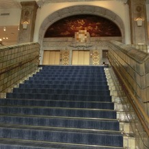 ホテルニューグランドの画像｜ホテルの有名な青階段