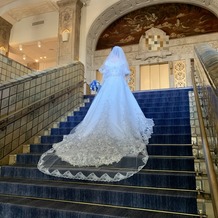 ホテルニューグランドの画像｜憧れの階段。階段に映えるようにこだわって選んだドレスも、すごく良かったです。