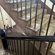 ホテルニューグランドの画像｜裏階段にもタイルが