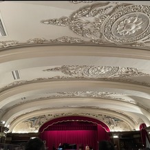 ホテルニューグランドの画像｜天井の装飾が綺麗