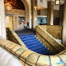 ホテルニューグランドの画像｜エントランス前の大階段