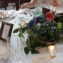 ホテルニューグランドの画像｜ゲストテーブル装花は２種類のデザインを採用しました。